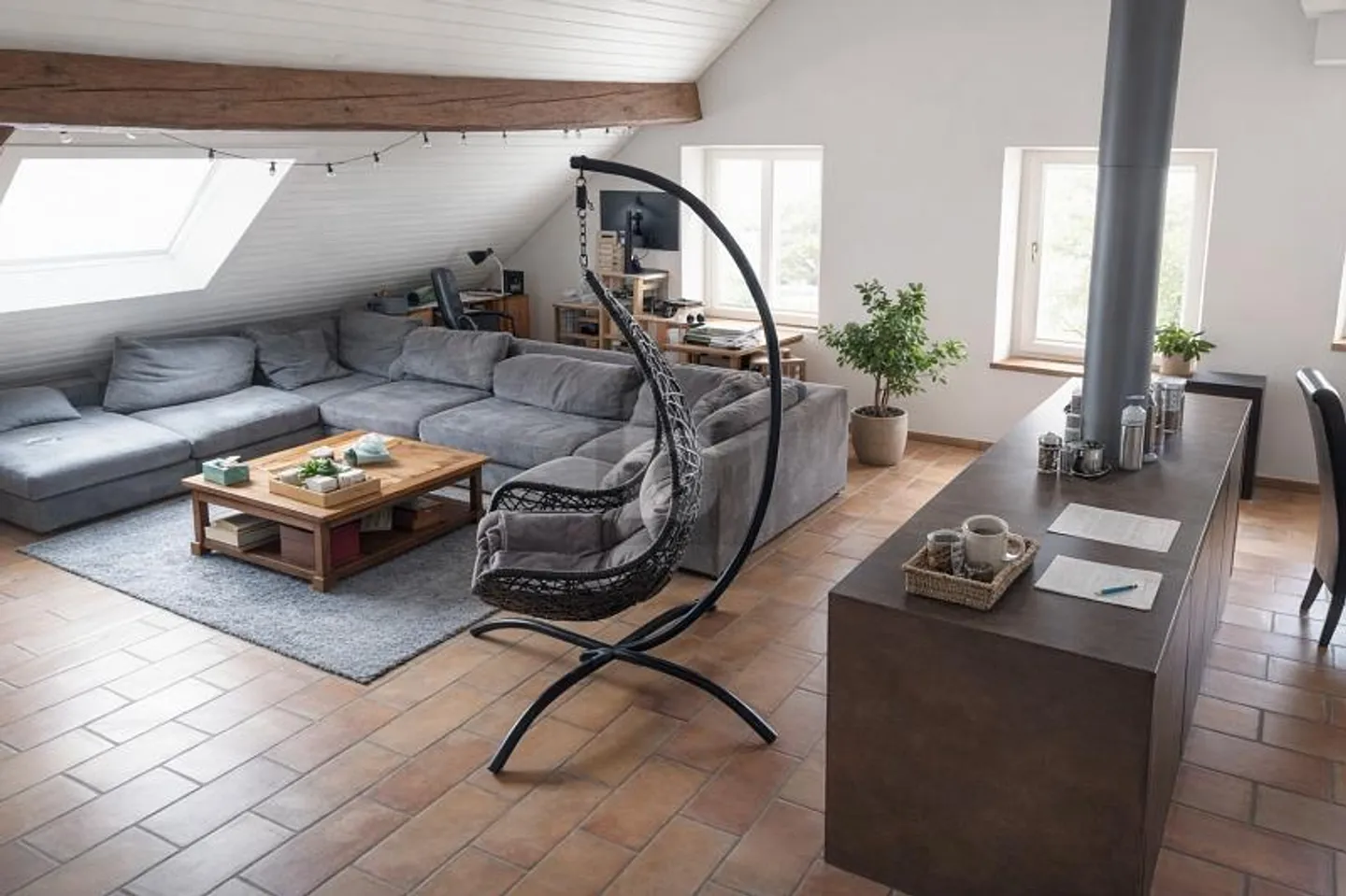 Charming Apartment with Lake View - Photo 3 of 6