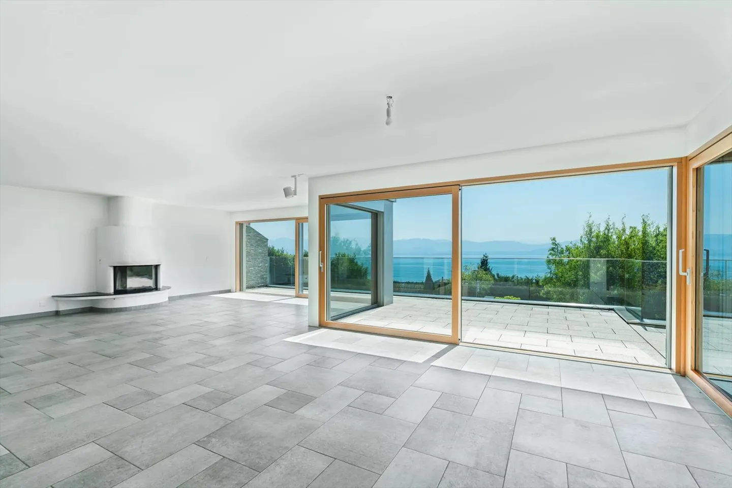 Villa extraordinaire avec vue sur le lac - Photo 3 sur 13