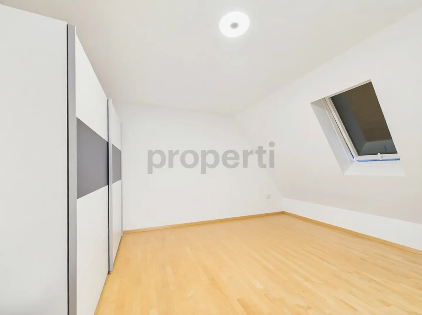 Renovated 4.5-room maisonette in historic farmhouse with balcony, Rothrist AG - Photo 8 of 13