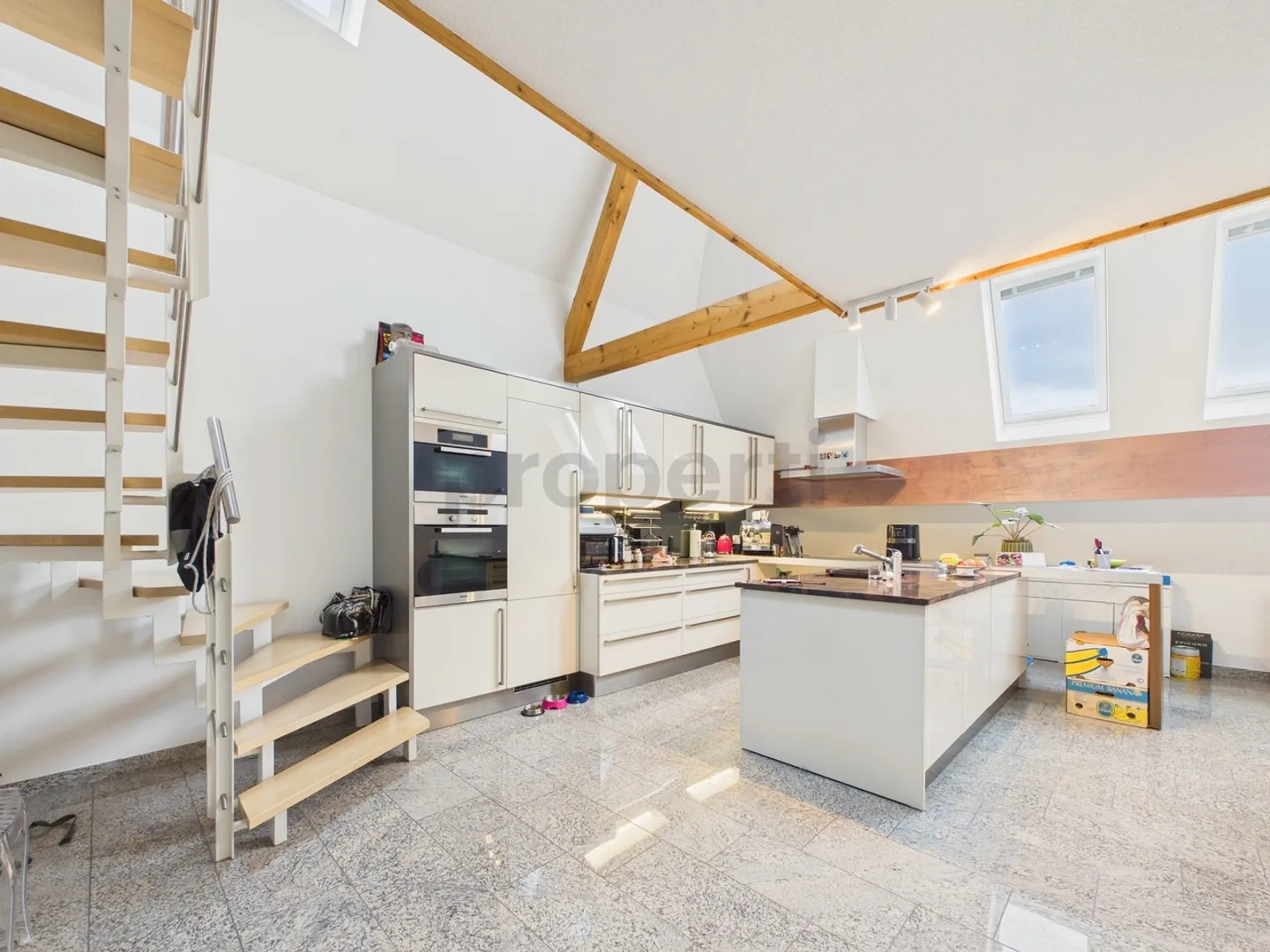 Renovated 4.5-room maisonette in historic farmhouse with balcony, Rothrist AG - Photo 2 of 13