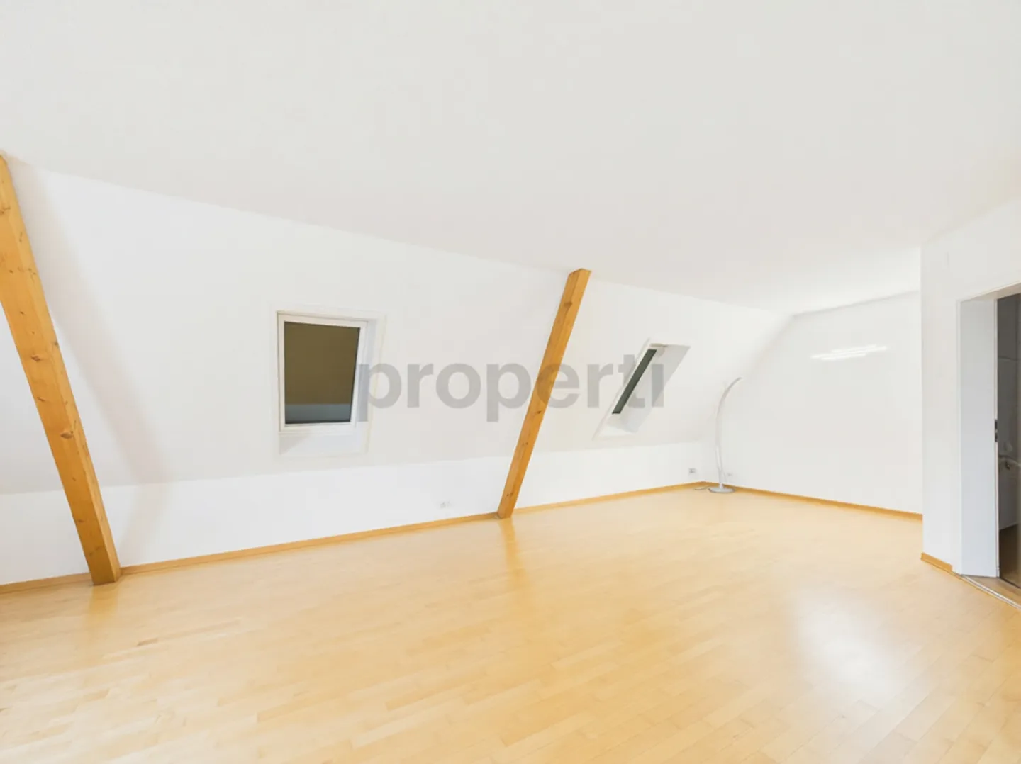 Renovated 4.5-room maisonette in historic farmhouse with balcony, Rothrist AG - Photo 4 of 13