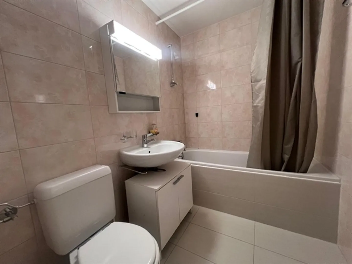 Magnifique appartement de 2,5 pièces au 3ème étage à louer - Photo 7 sur 7