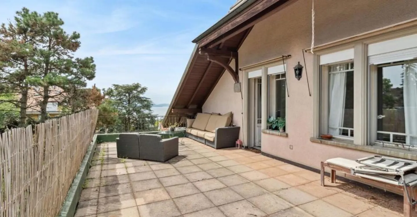 Beautiful Lake View - Magnificent Attic in Pully - Photo 1 of 9