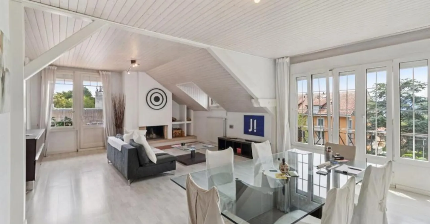 Beautiful Lake View - Magnificent Attic in Pully - Photo 3 of 9