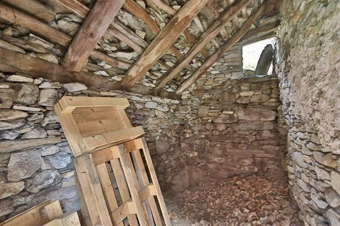 Rustico da ristrutturare in posizione molto tranquilla, soleggiata con bella vista - Foto 3 di 17