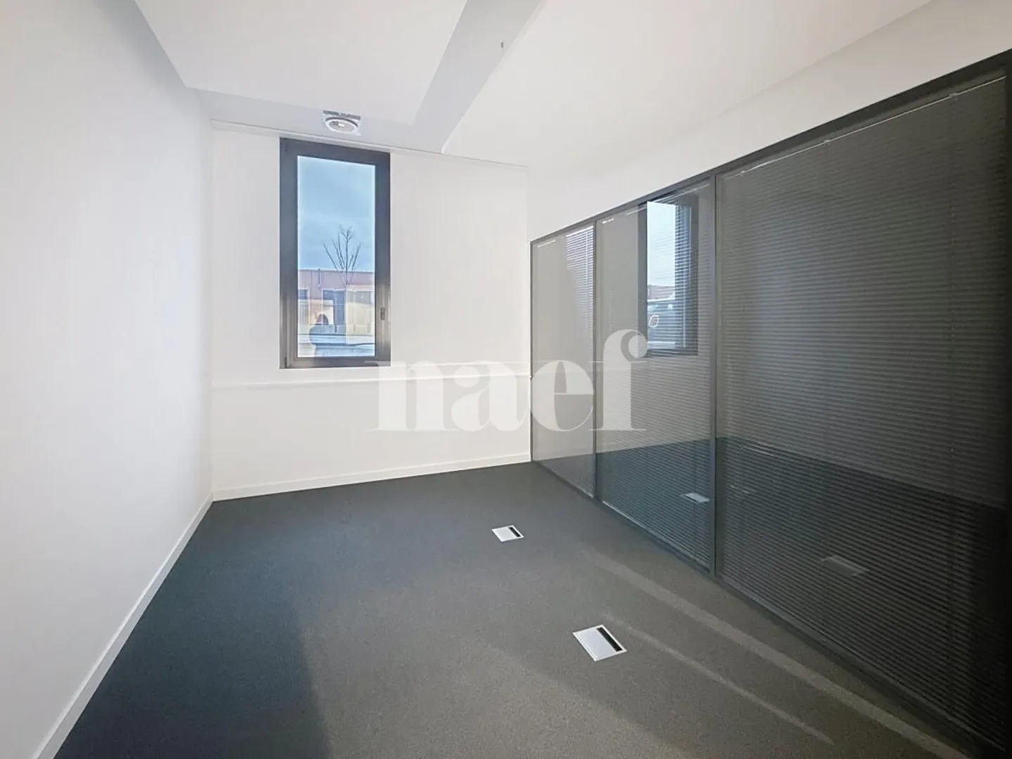 Bureau Moderne à Oassis - Photo 4 sur 4