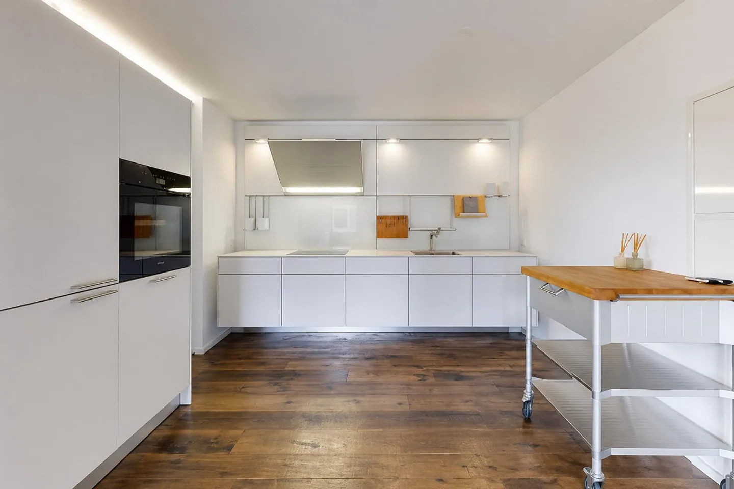 Stylish living in a central location in Lucerne - Photo 3 of 8