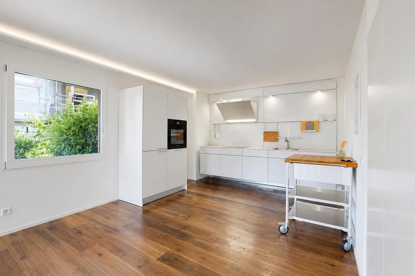 Stylish living in a central location in Lucerne - Photo 4 of 8