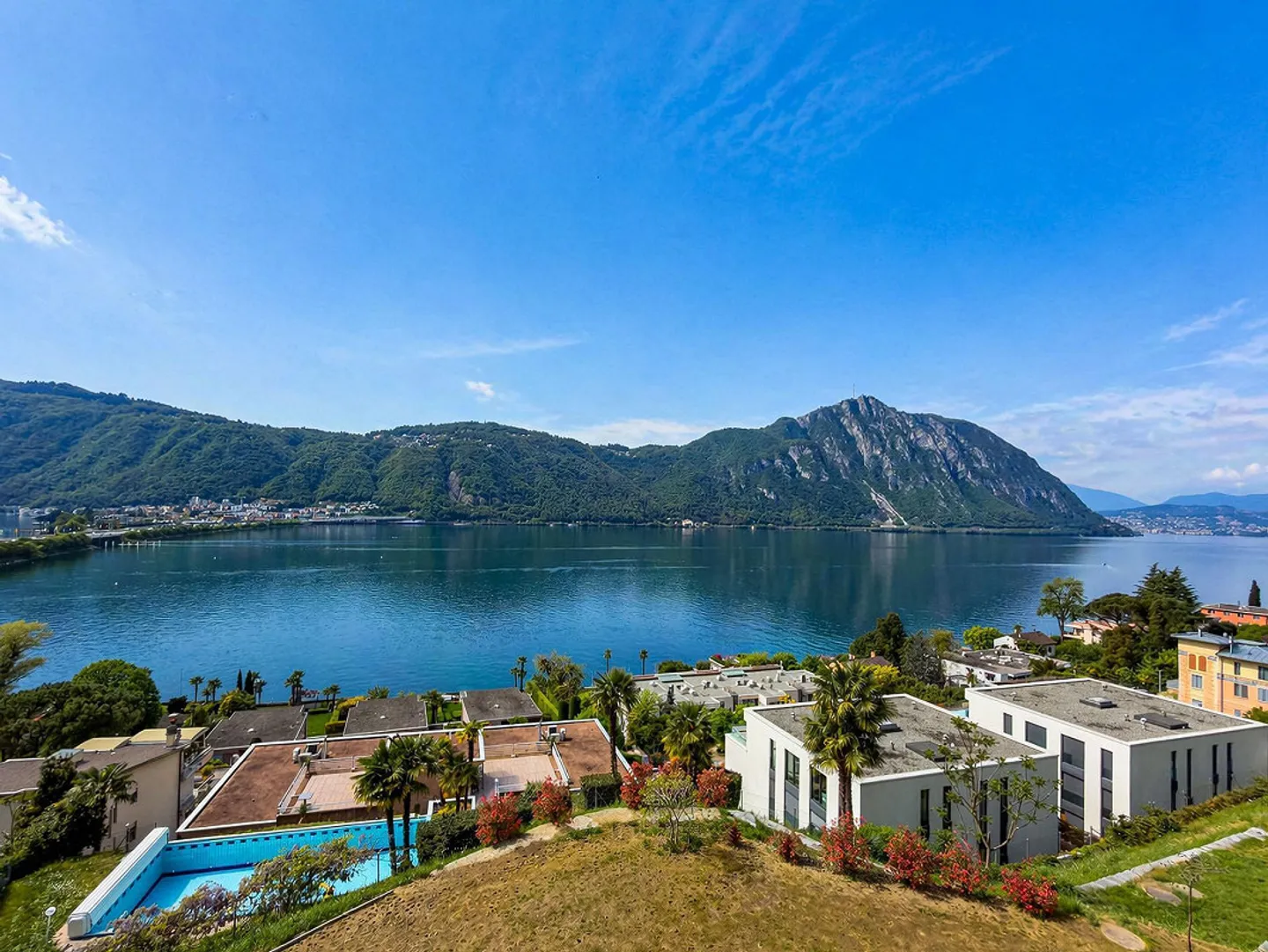 Luxury penthouse 4.5 rooms with lake view in Bissone - Photo 10 of 12