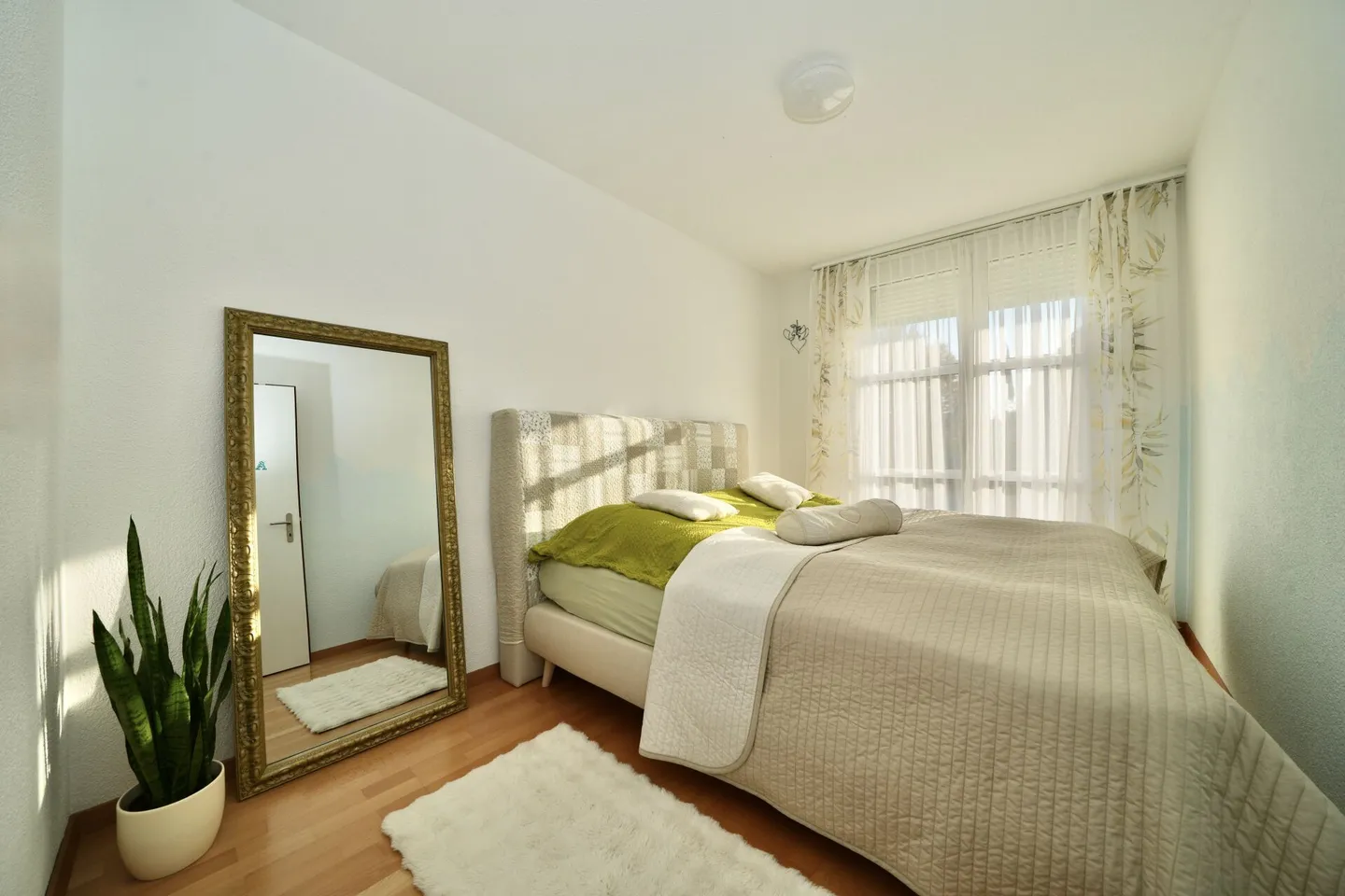 SPACIOUS TERRACED FAMILY HOUSE WITH A DREAM VIEW OF THE CASTLE RUINS - Photo 5 of 8