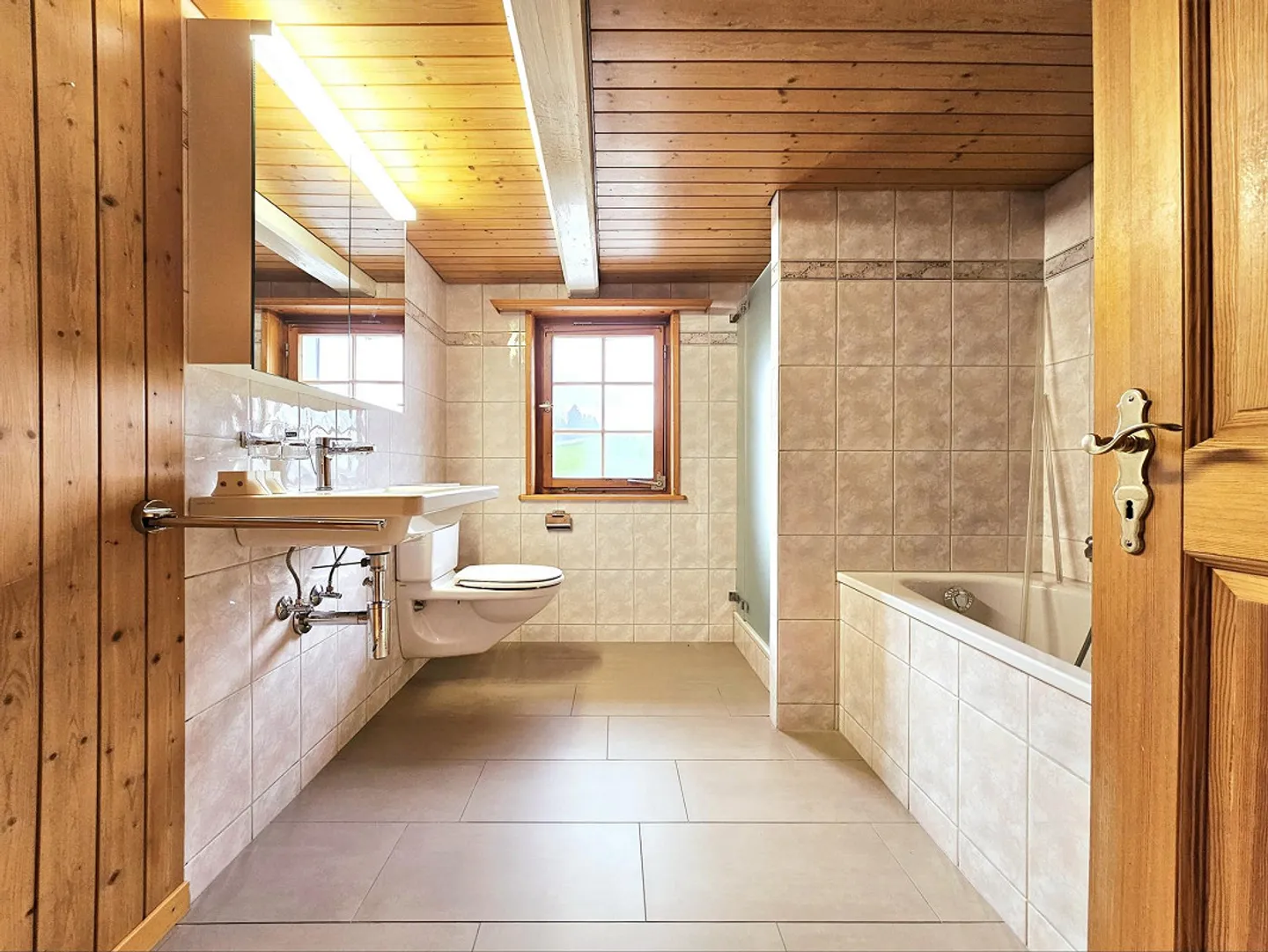 Grande maison familiale dans la verdure avec atelier et potentiel d'extension ! - Photo 7 sur 11