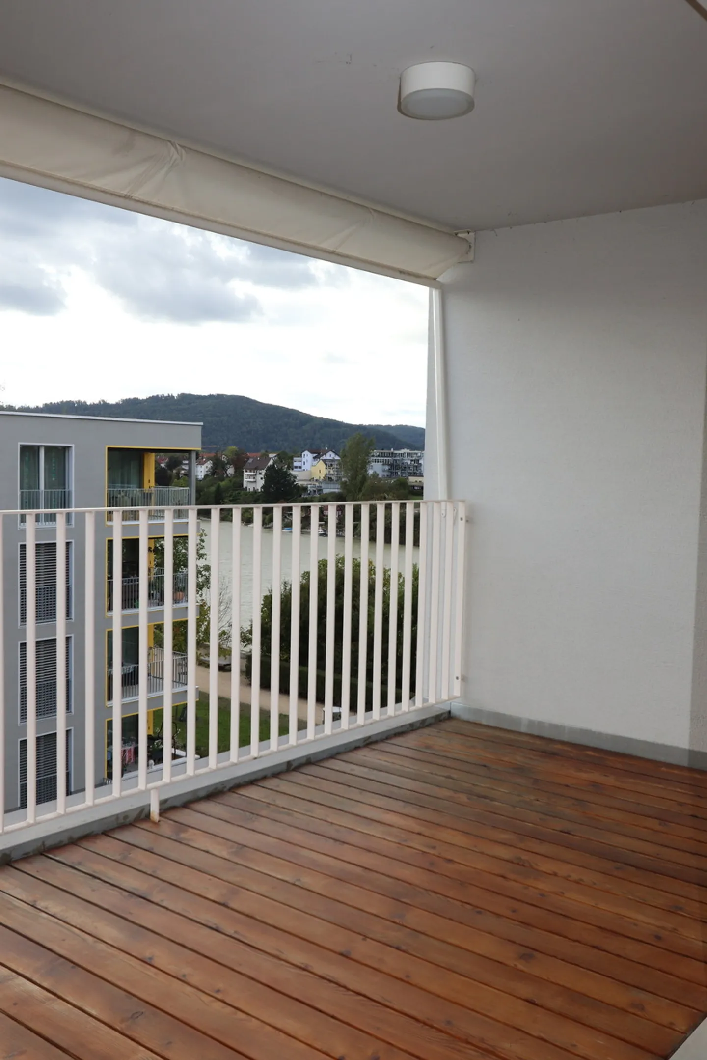 Edle 4.5 Zimmerwohnung direkt am Rhein - Foto 9 von 11
