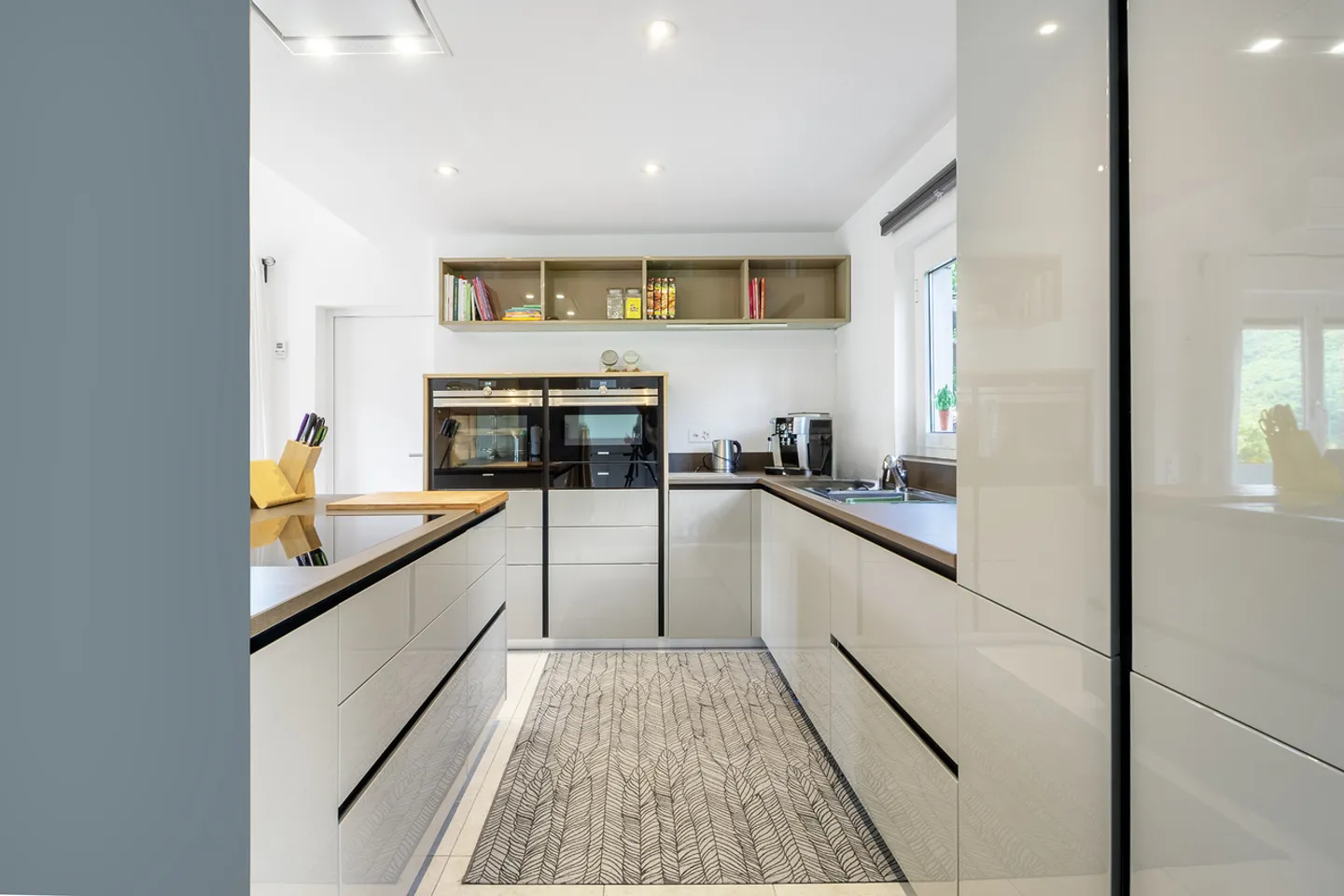 Proprietà versatile con due appartamenti, loggia e vista spettacolare - Foto 4 di 13