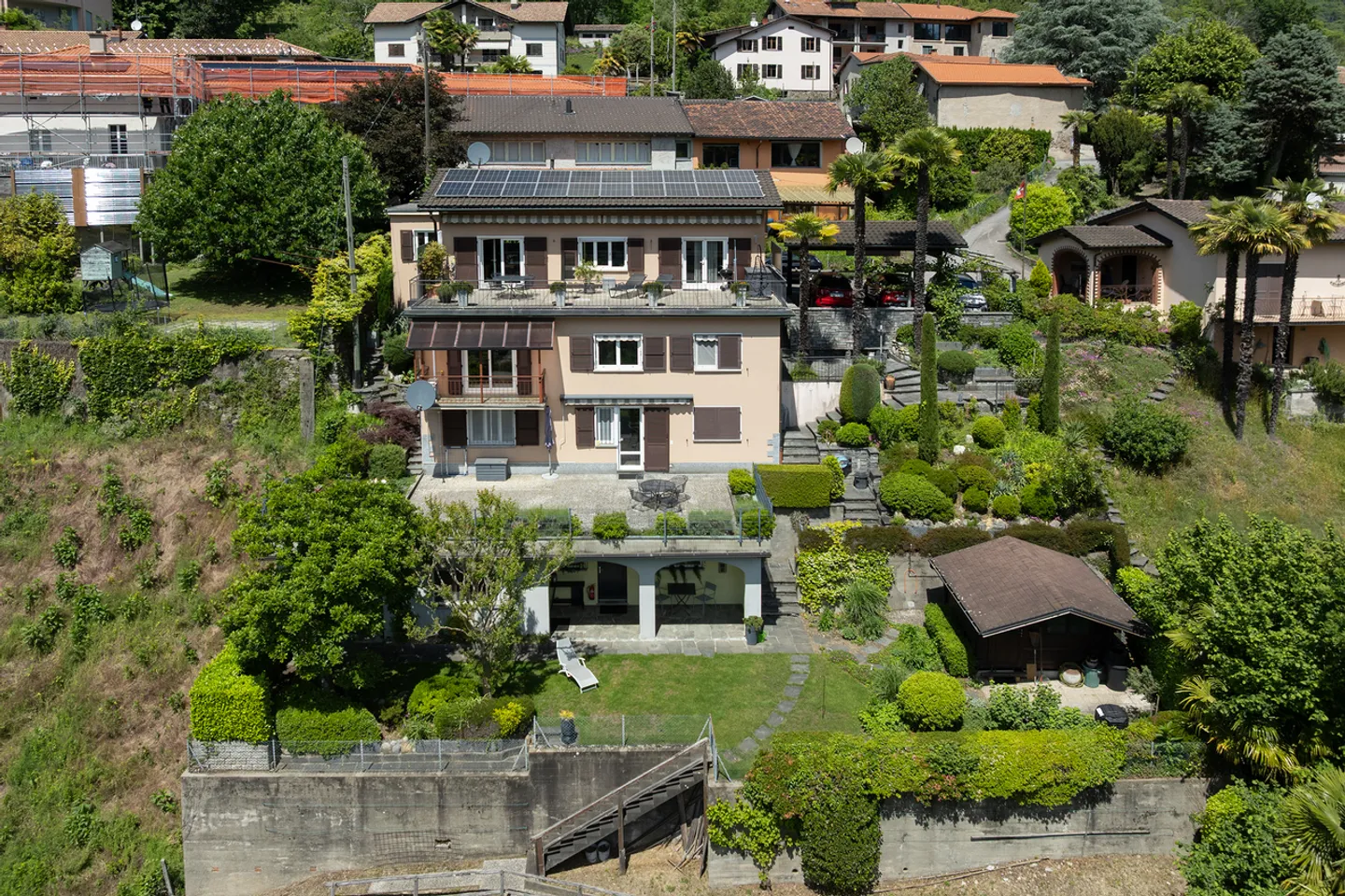 Proprietà versatile con due appartamenti, loggia e vista spettacolare - Foto 1 di 13