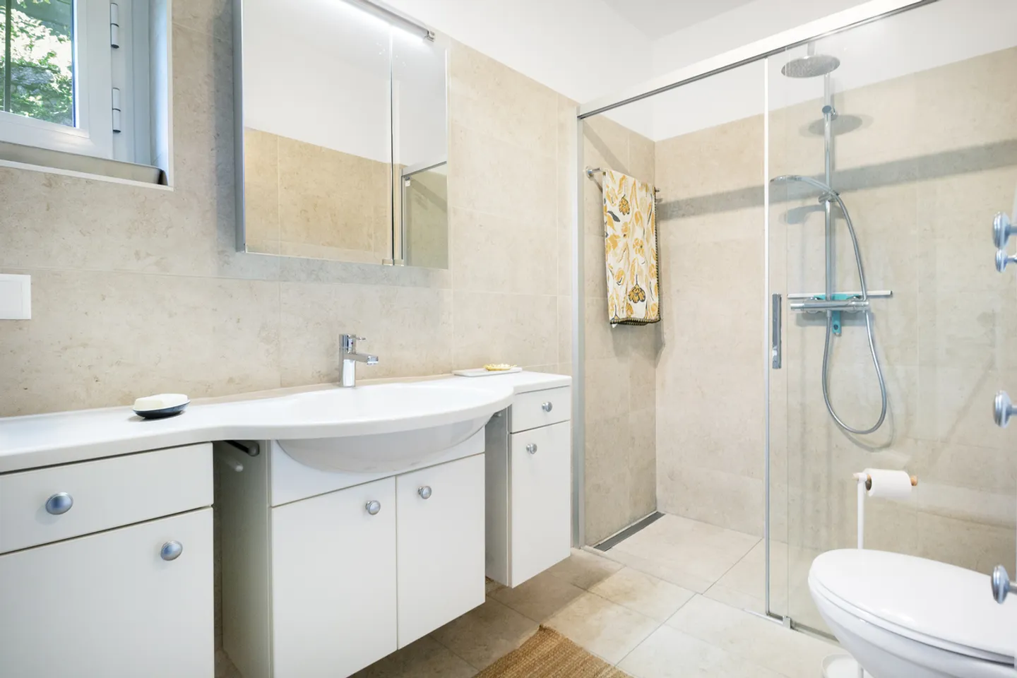Proprietà versatile con due appartamenti, loggia e vista spettacolare - Foto 6 di 13