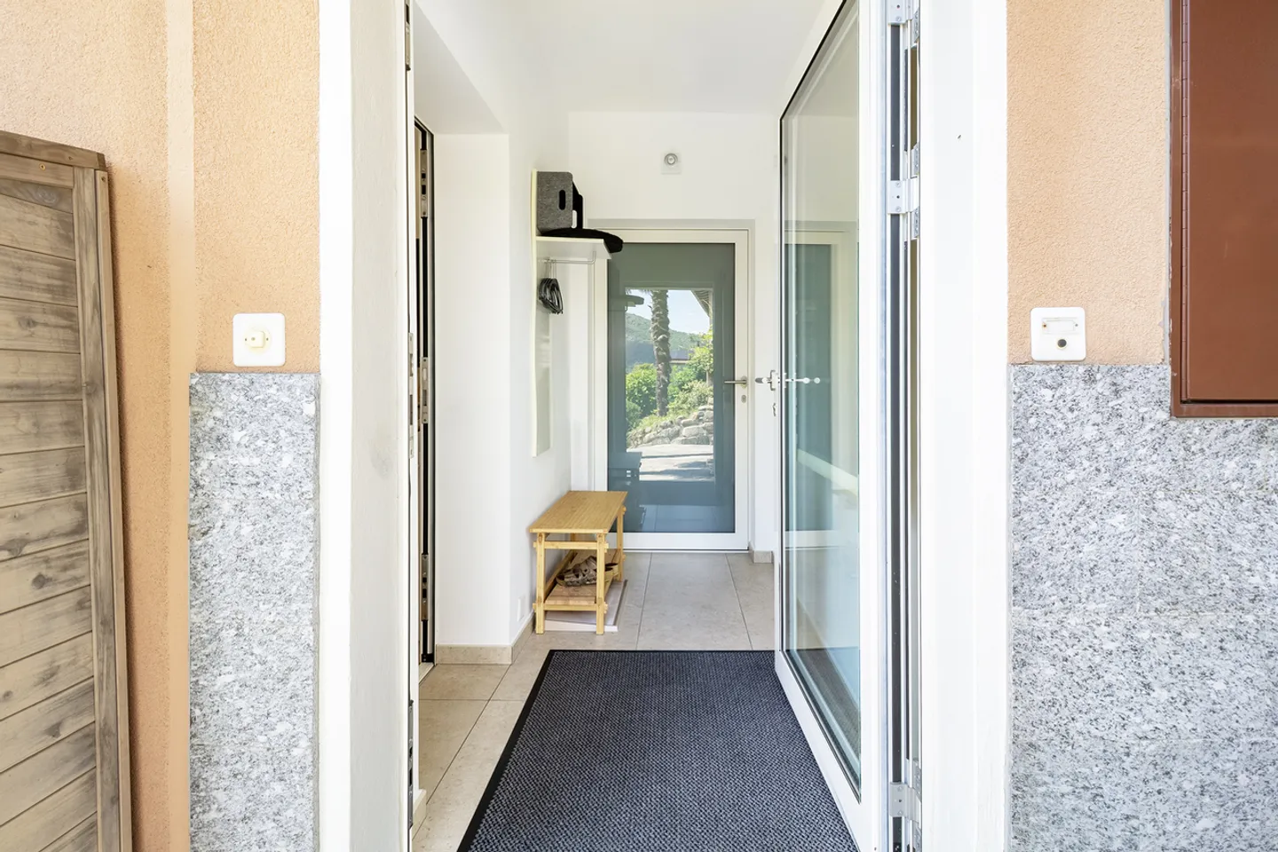 Proprietà versatile con due appartamenti, loggia e vista spettacolare - Foto 7 di 13