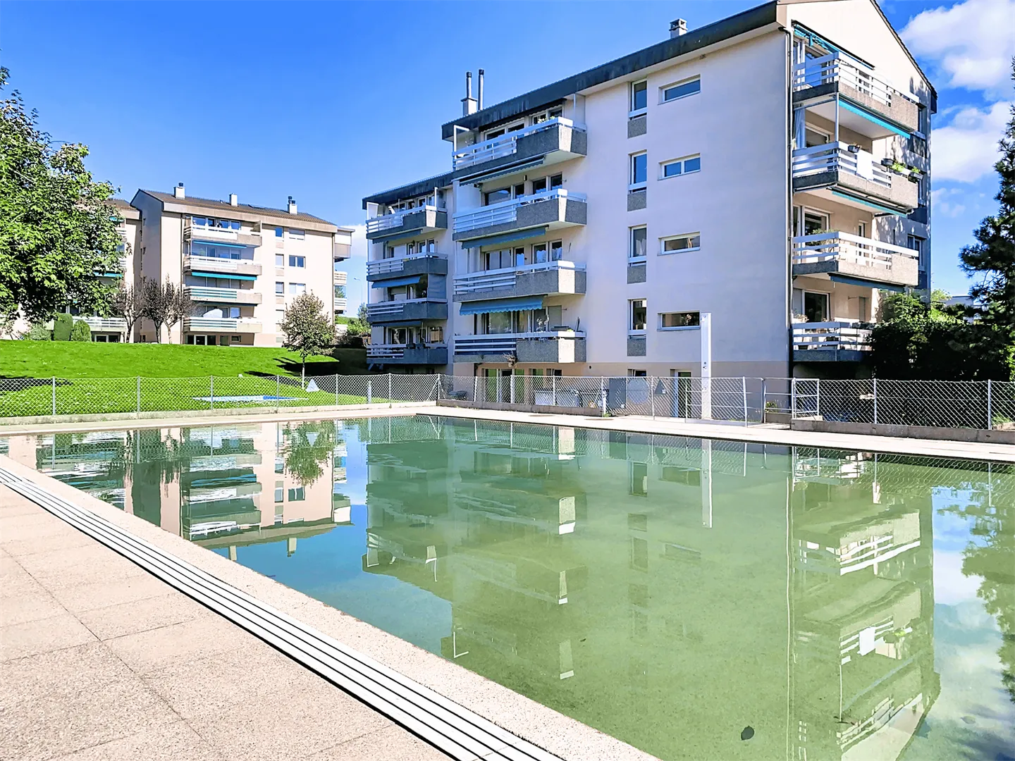 3-room apartment with pool access in Préverenges - Photo 1 of 11