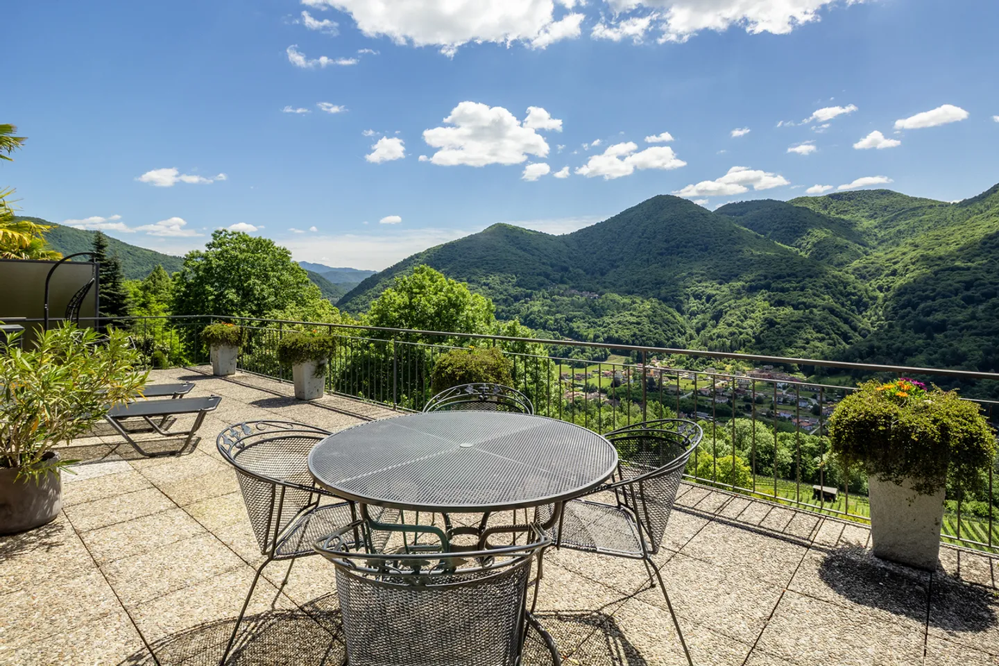 Proprietà versatile con due appartamenti, loggia e vista spettacolare - Foto 12 di 13