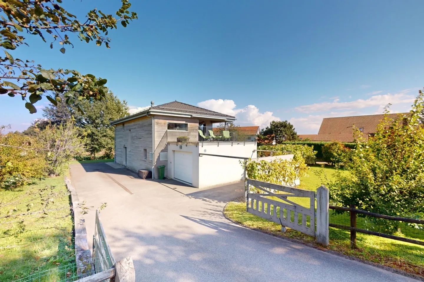 Außergewöhnliches Einfamilienhaus mit Garten in Savigny, VD - Foto 2 von 13