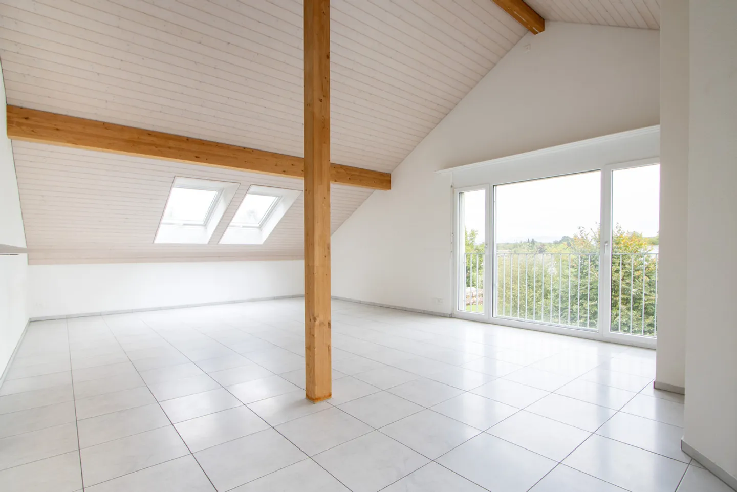 Grosszügige Dachwohnung zu vermieten - Photo 4 sur 9