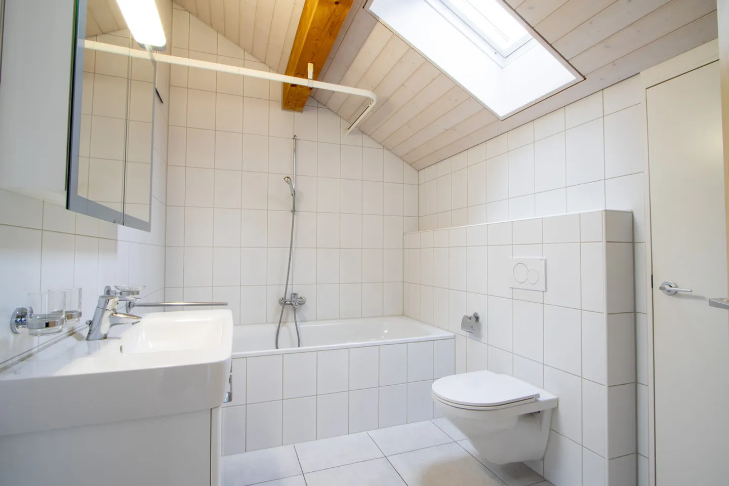 Grosszügige Dachwohnung zu vermieten - Photo 7 sur 9