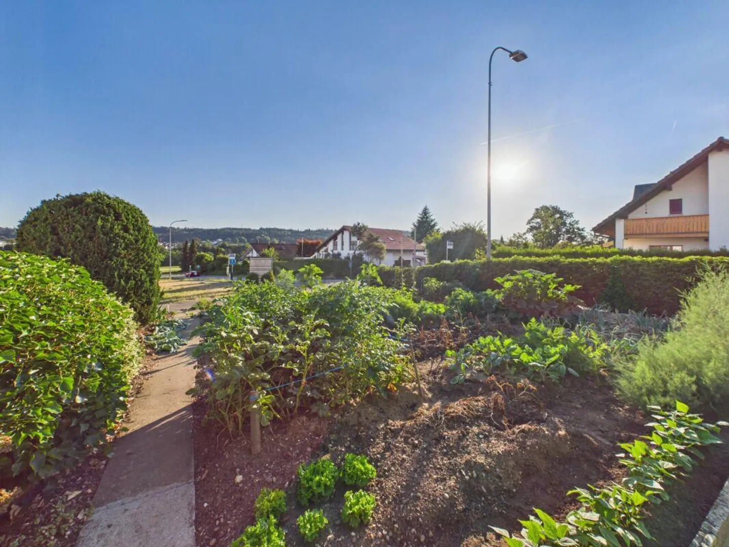 Peace and Serenity come together here - Single-family home seeks a new owner! - Photo 11 of 13