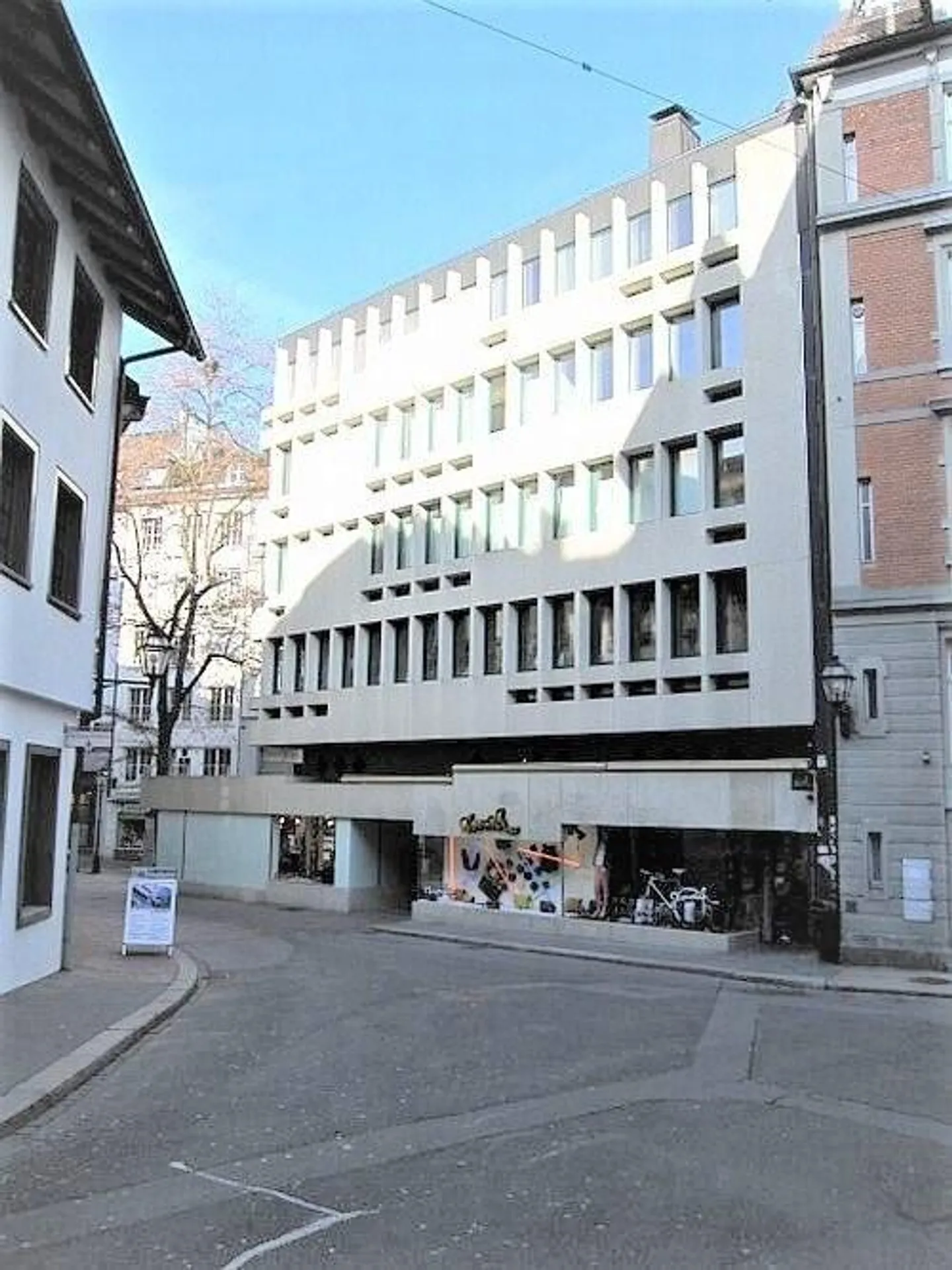 Spazi per bellezza, pratica o ufficio: nel centro città - Foto 2 di 5