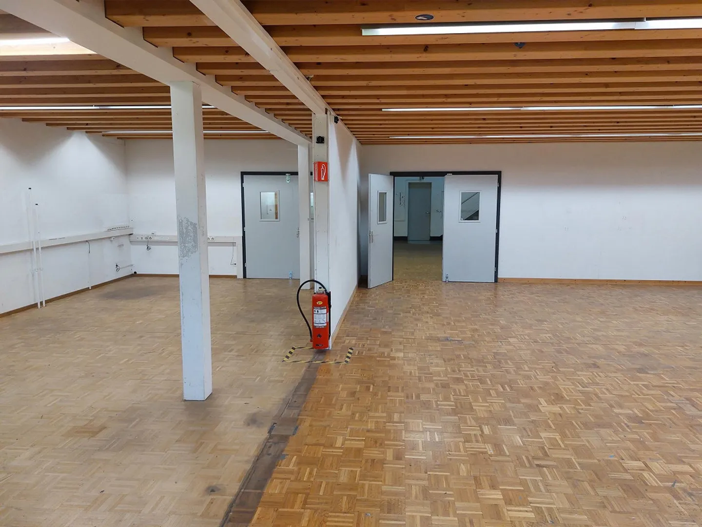 Espace commercial pour divers besoins - Photo 3 sur 6