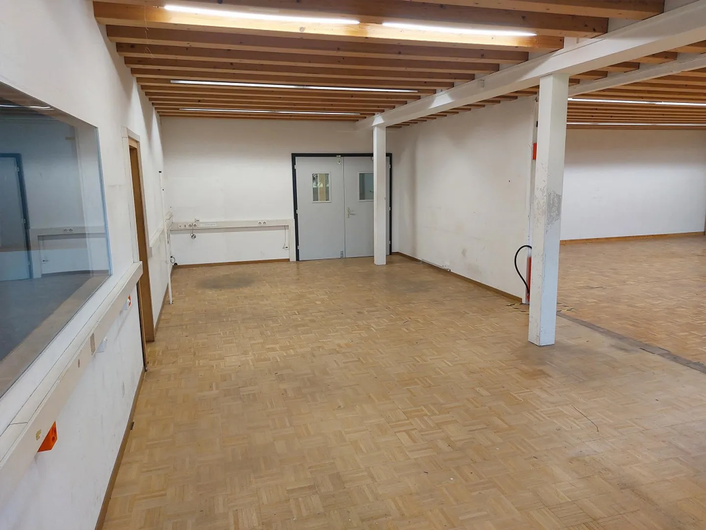 Espace commercial pour divers besoins - Photo 5 sur 6