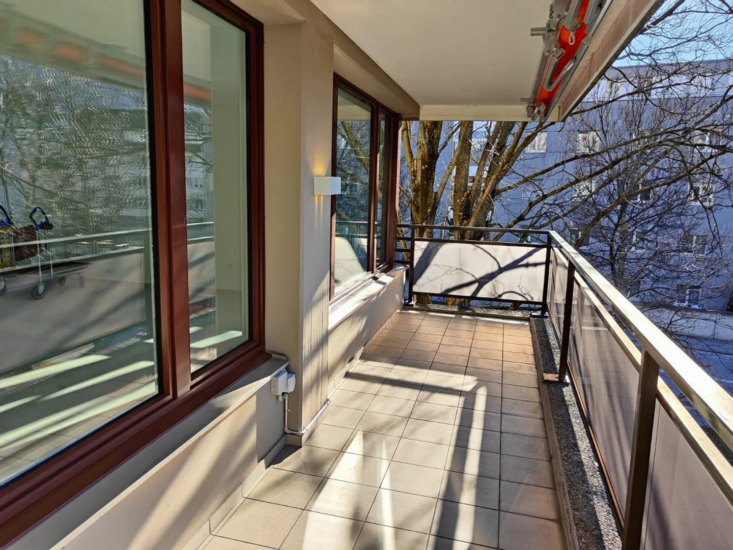 Stylish Living in the Popular Lacuna Quarter - Photo 5 of 21