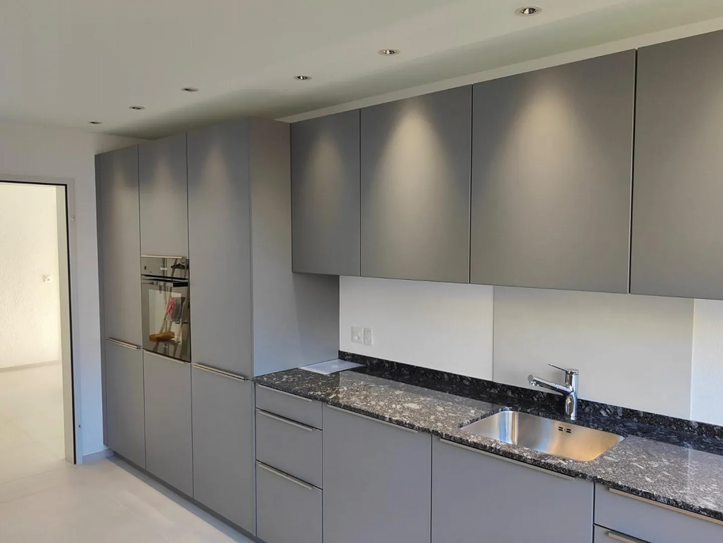 Stylish Living in the Popular Lacuna Quarter - Photo 7 of 21