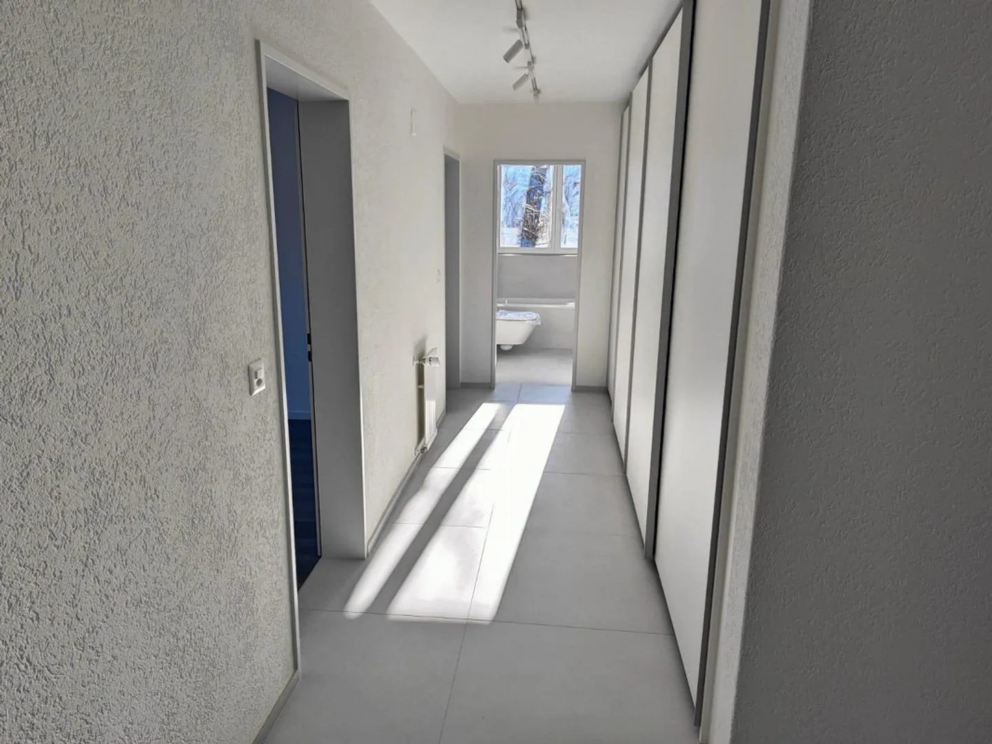 Stylish Living in the Popular Lacuna Quarter - Photo 14 of 21