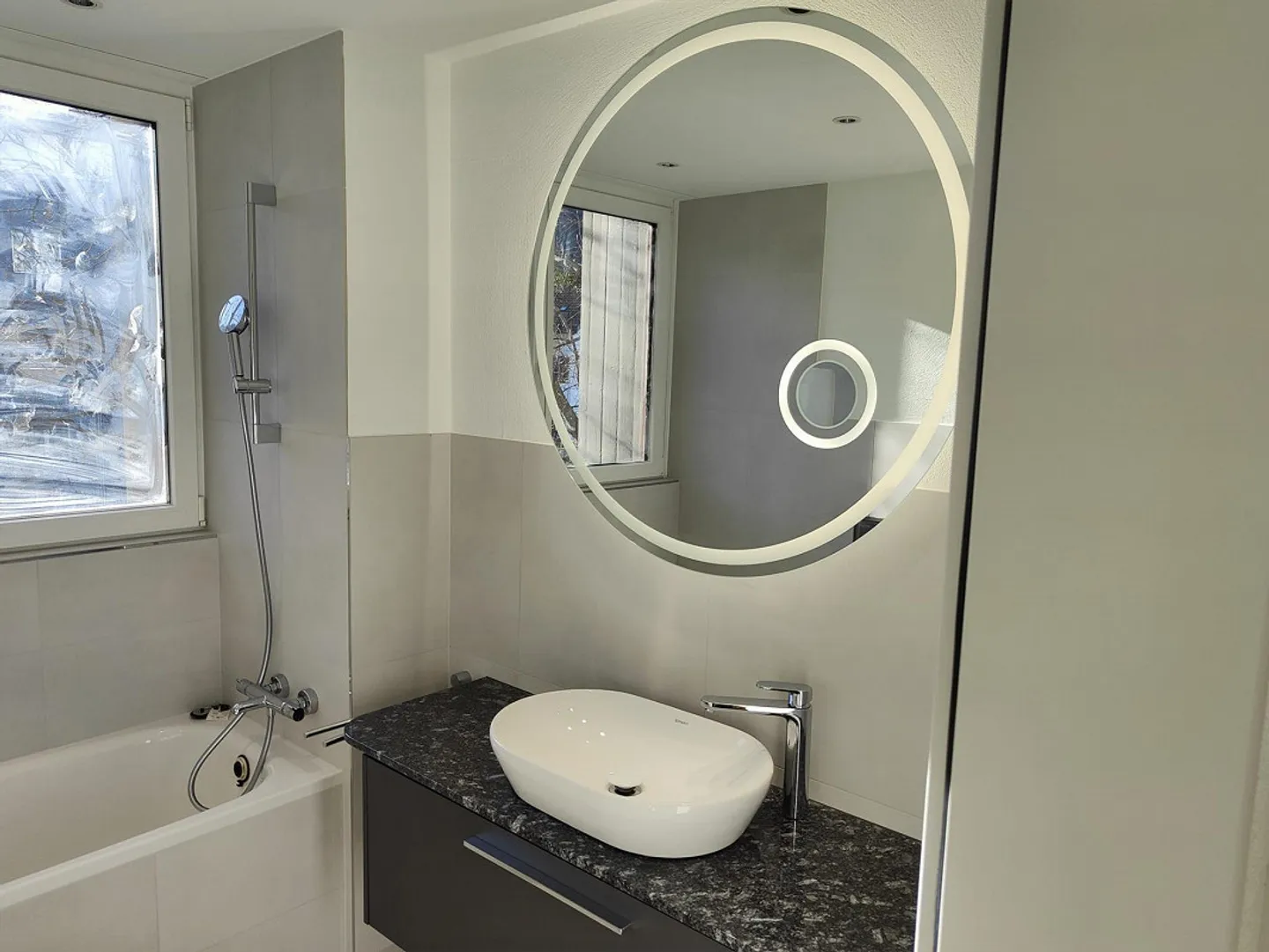 Stylish Living in the Popular Lacuna Quarter - Photo 15 of 21