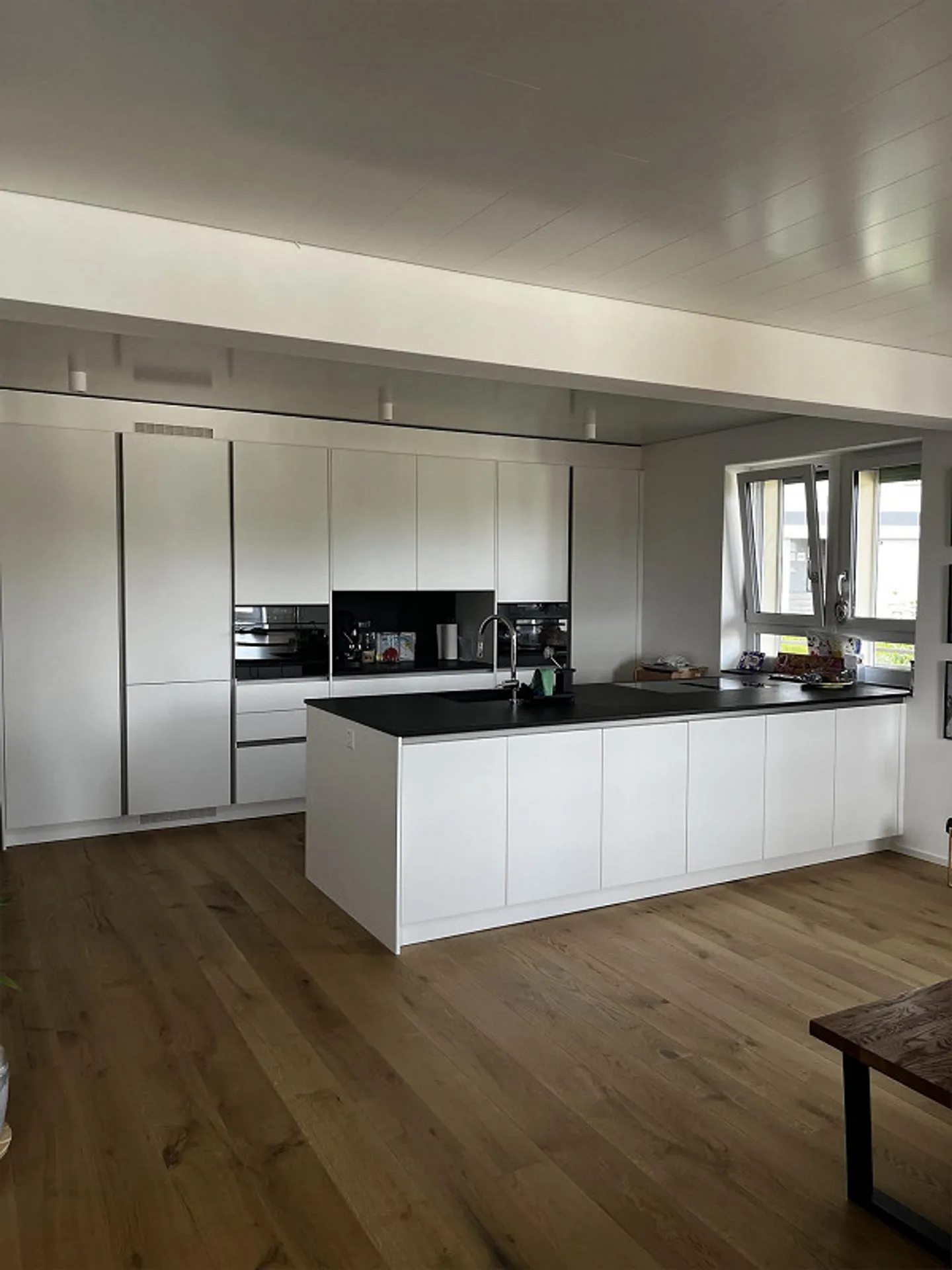 Stilvolles 4.5-Zimmer-Apartment mit Aussicht - Foto 1 von 10