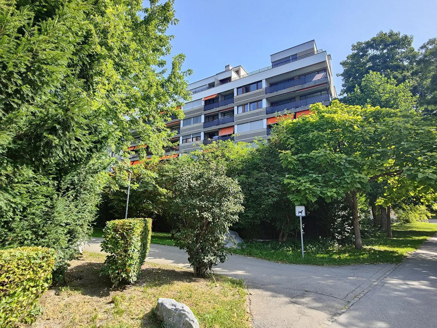 Stylish Living in the Popular Lacuna Quarter - Photo 21 of 21