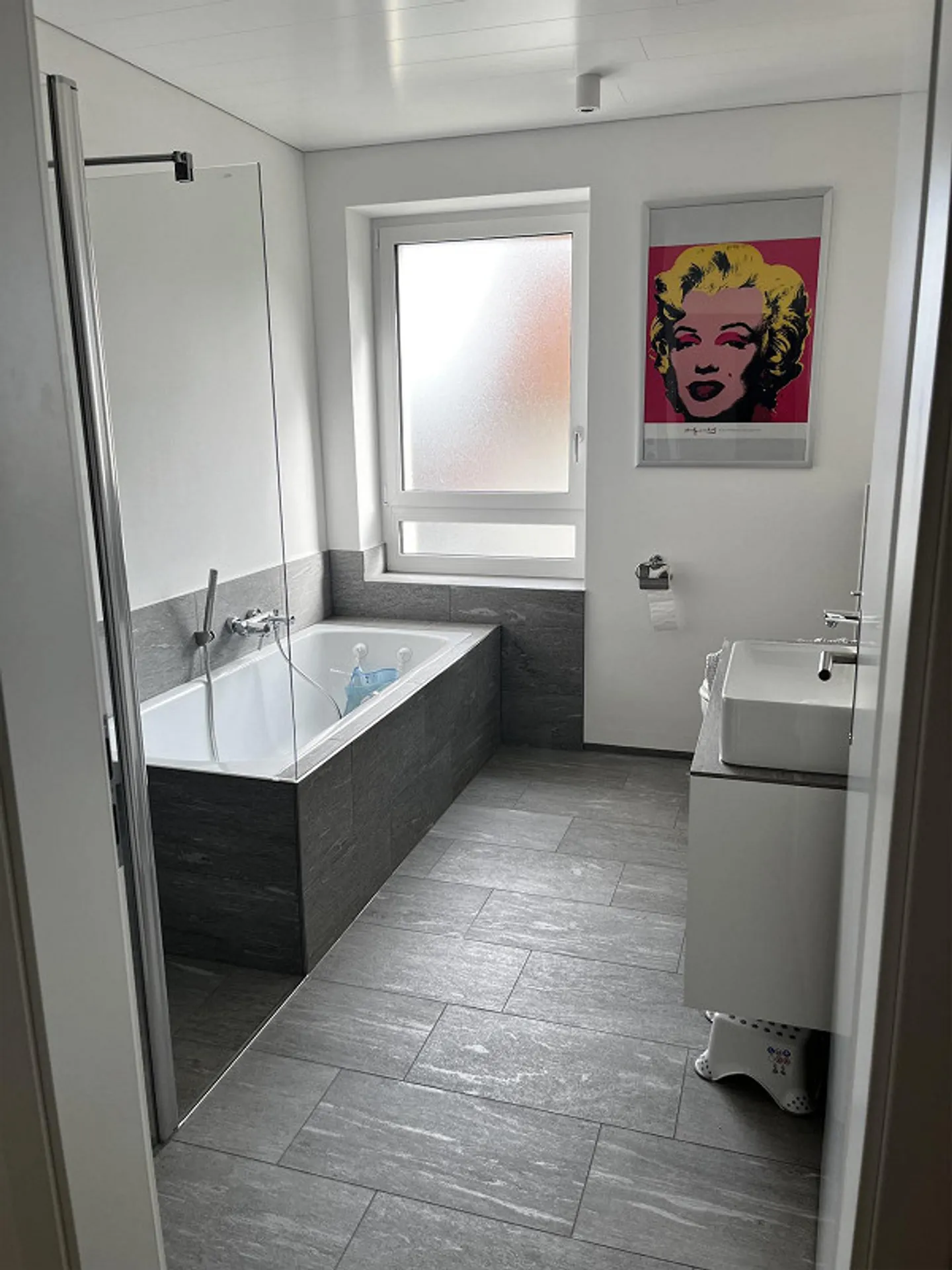 Stilvolles 4.5-Zimmer-Apartment mit Aussicht - Foto 3 von 10