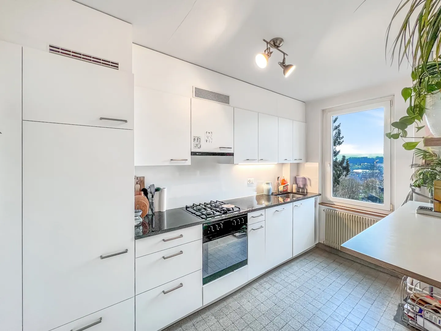 Charming 2.5-Room Apartment with Balcony, Köniz - Photo 5 of 11