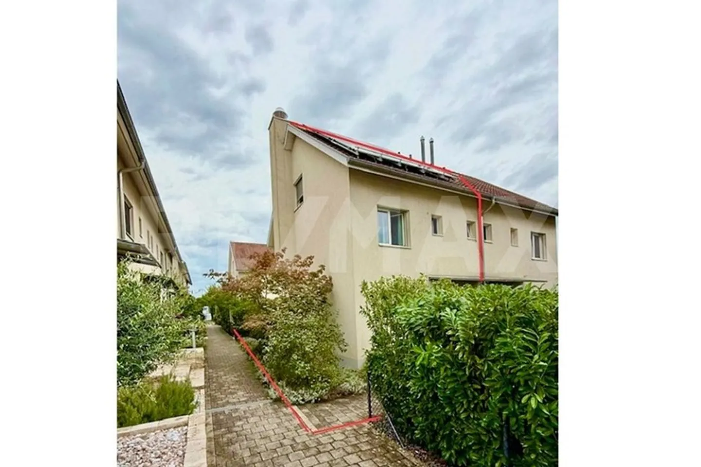 Attraktives Eckhaus in Schönenbuch mit 6.5 Zimmer - Foto 1 von 5