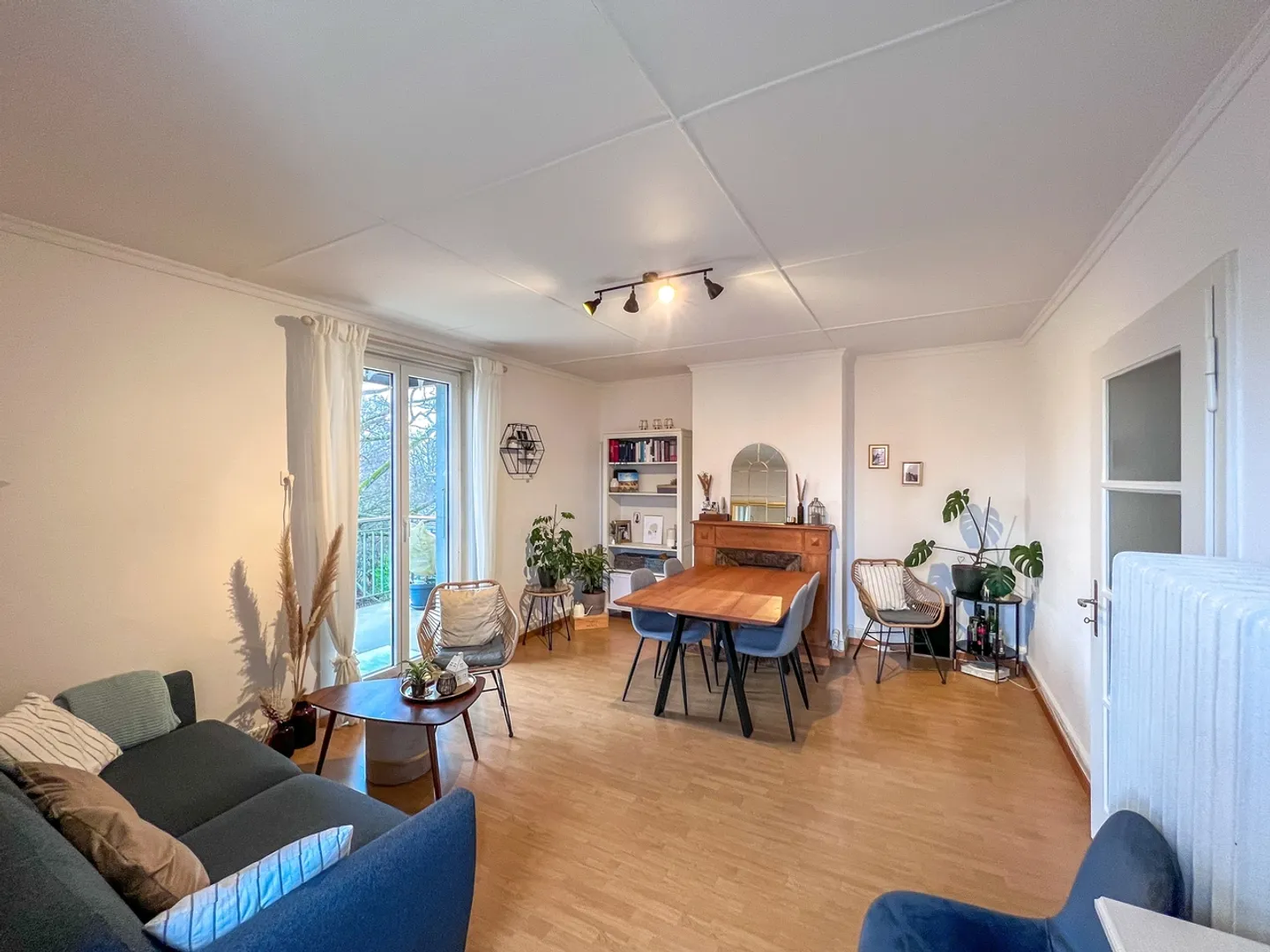 Charming 2.5-Room Apartment with Balcony, Köniz - Photo 4 of 11