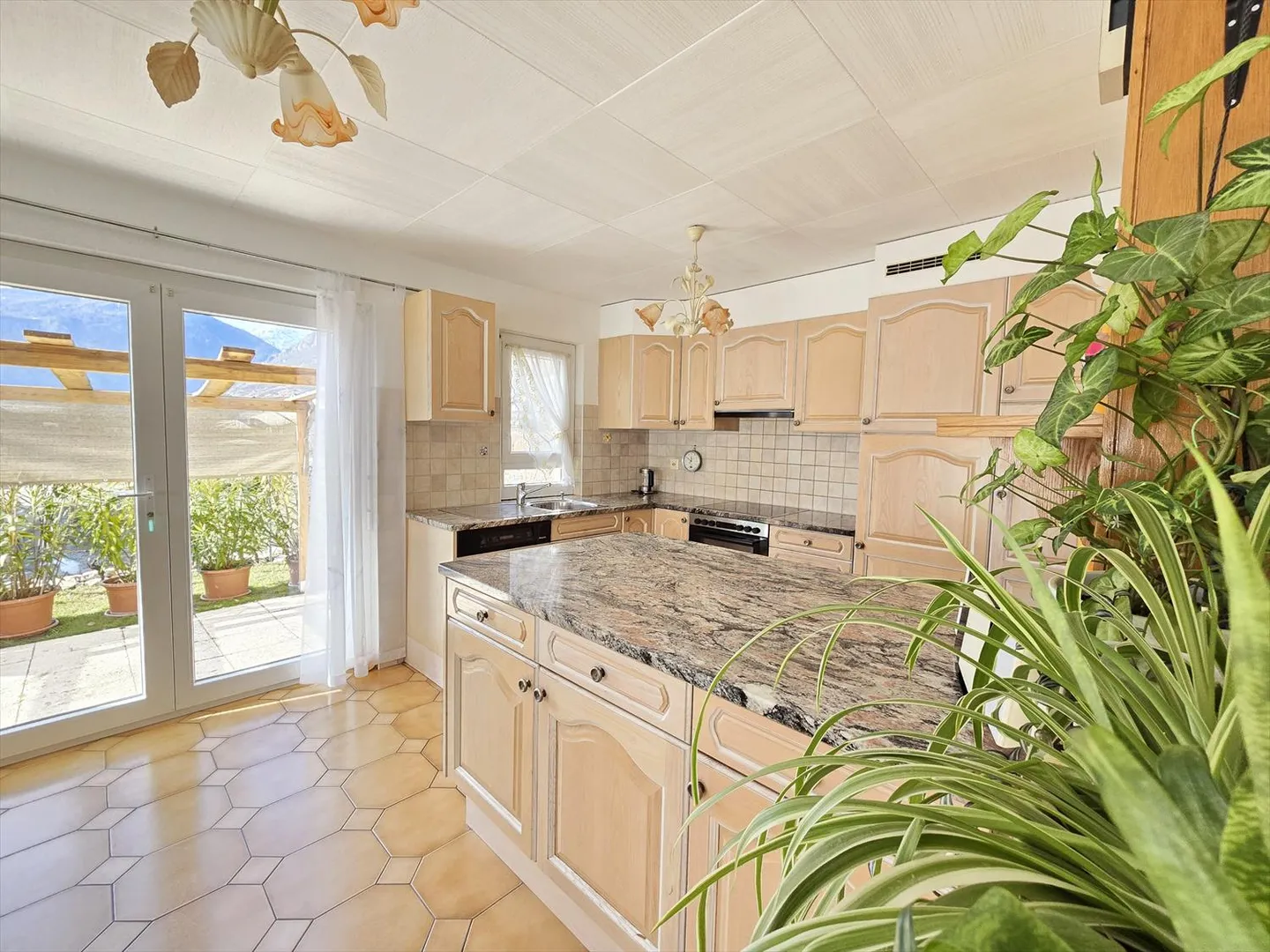 Double garage and large convertible barn - Photo 3 of 8