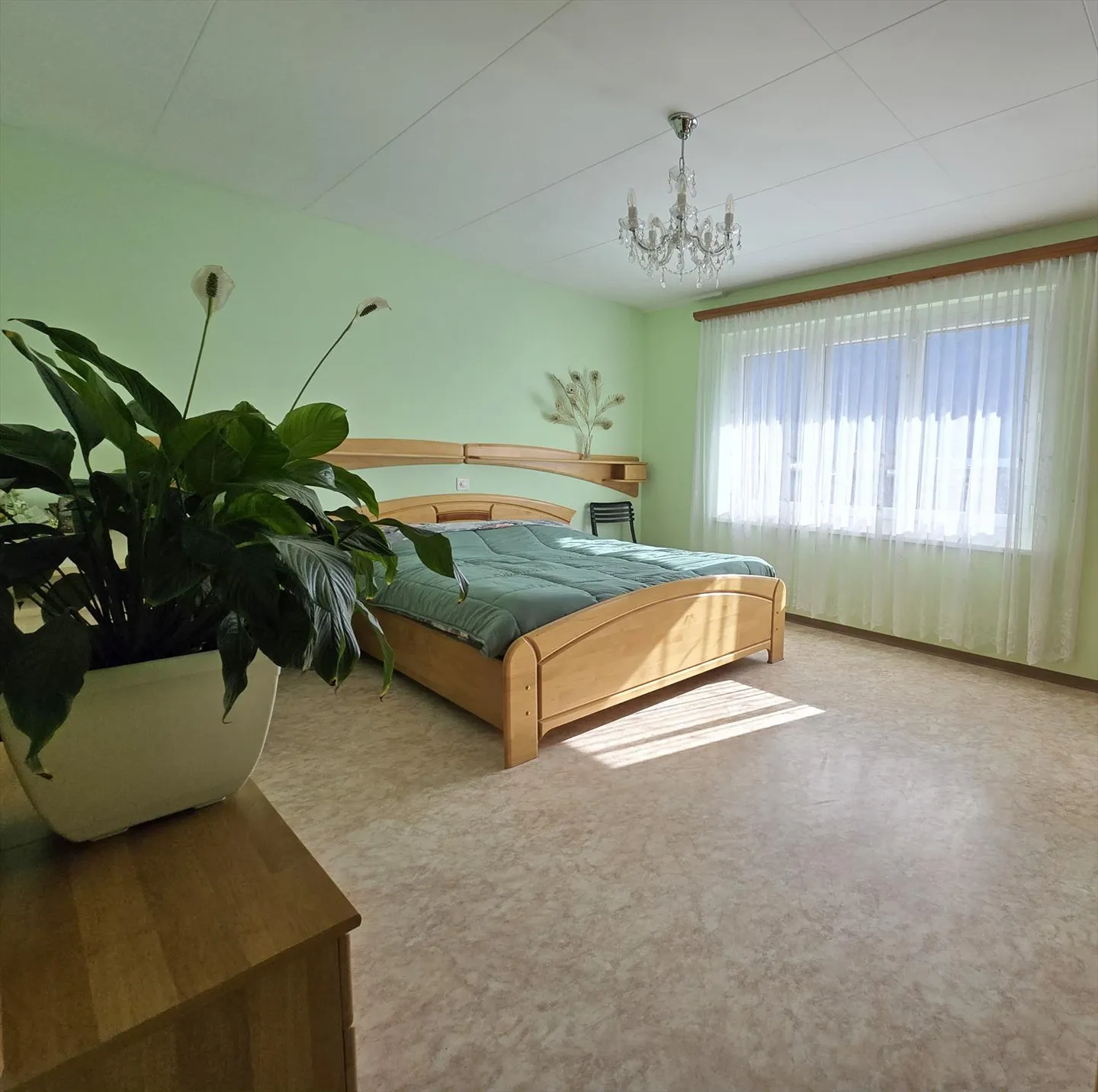 Double garage and large convertible barn - Photo 4 of 8