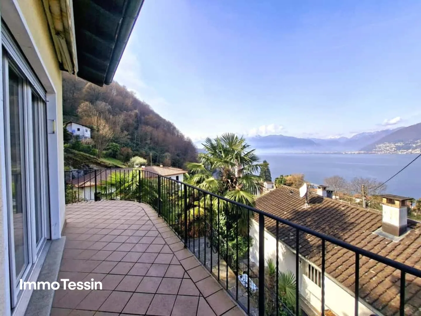 Maison multifamiliale exclusive avec 3 appartements et vue imprenable sur le lac Majeur - Photo 1 sur 13