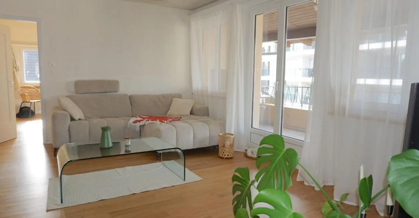 ARI-253 - Building with 3 apartments, 3 garages and 2 parking spaces nearby - Photo 2 of 11