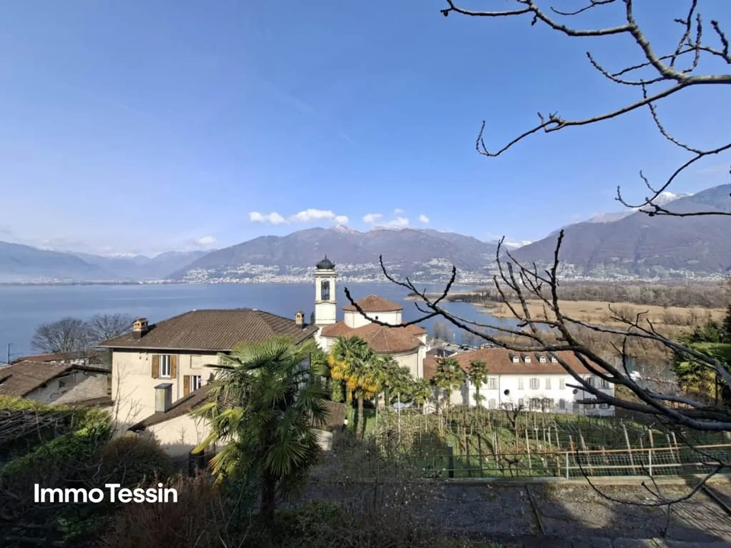 Maison multifamiliale exclusive avec 3 appartements et vue imprenable sur le lac Majeur - Photo 3 sur 13