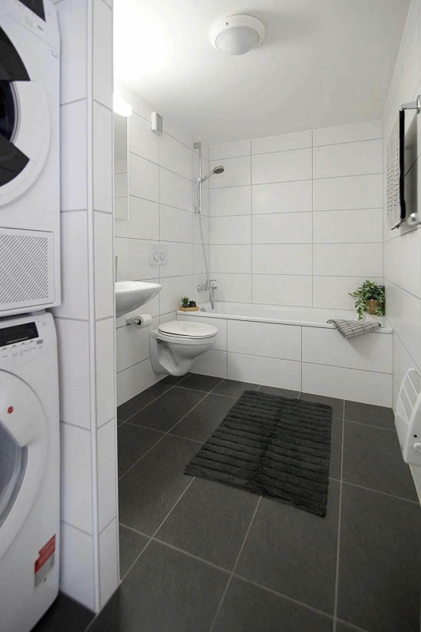 Residential and commercial building near the old town of St. Gallen - Photo 3 of 5