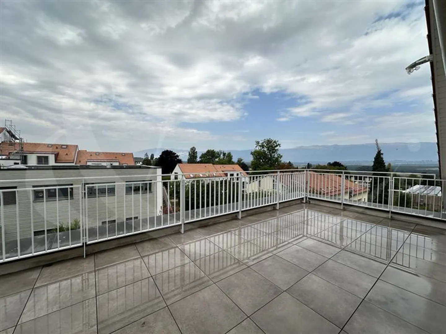 Ch. de la Distillerie 14A, Superbe attique de 5 pièces avec magnifique terrasse - Photo 10 sur 10