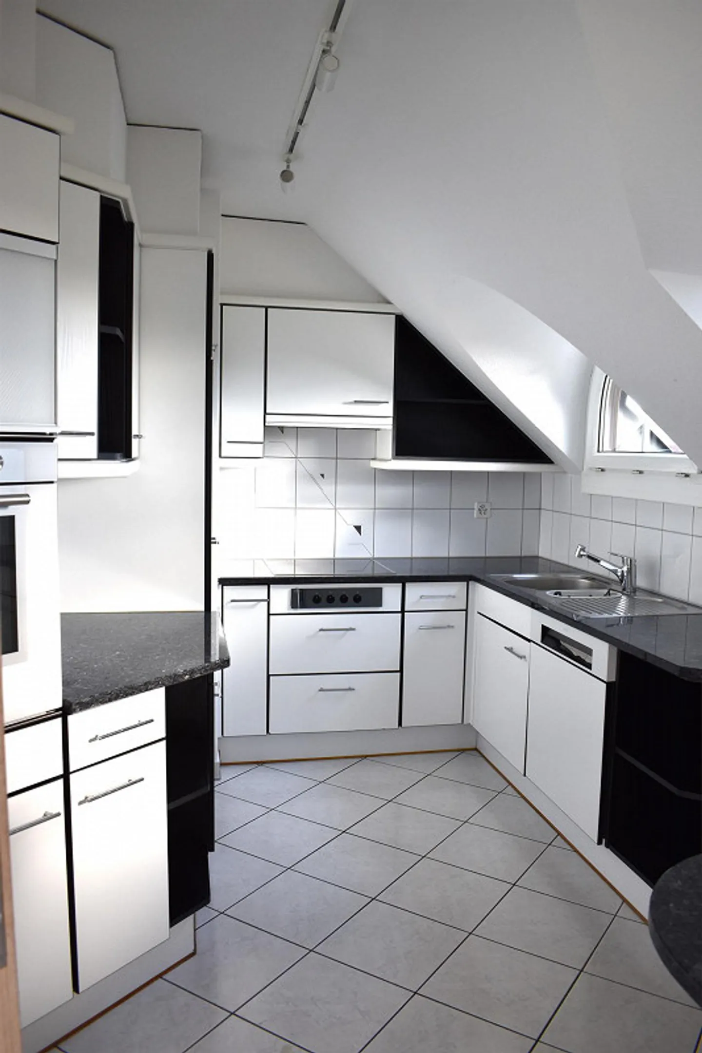 1 Monat mietfrei! Grosszügige 4.5 Maisonette-Dachwohnung - Foto 1 von 13