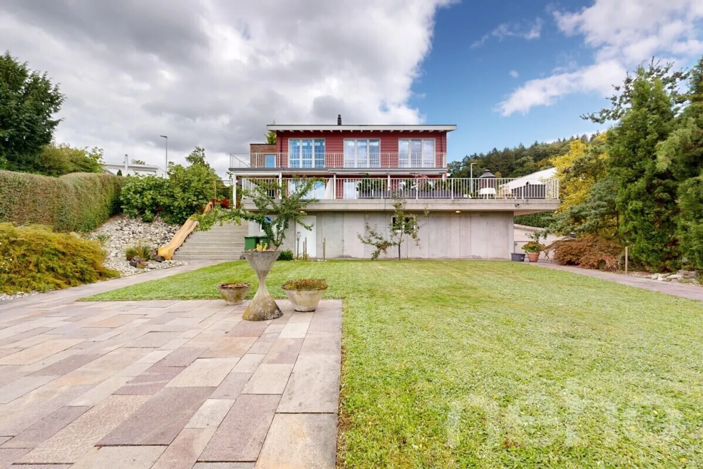 Stylish home with a view, garden idyll, and plenty of light - Photo 2 of 9