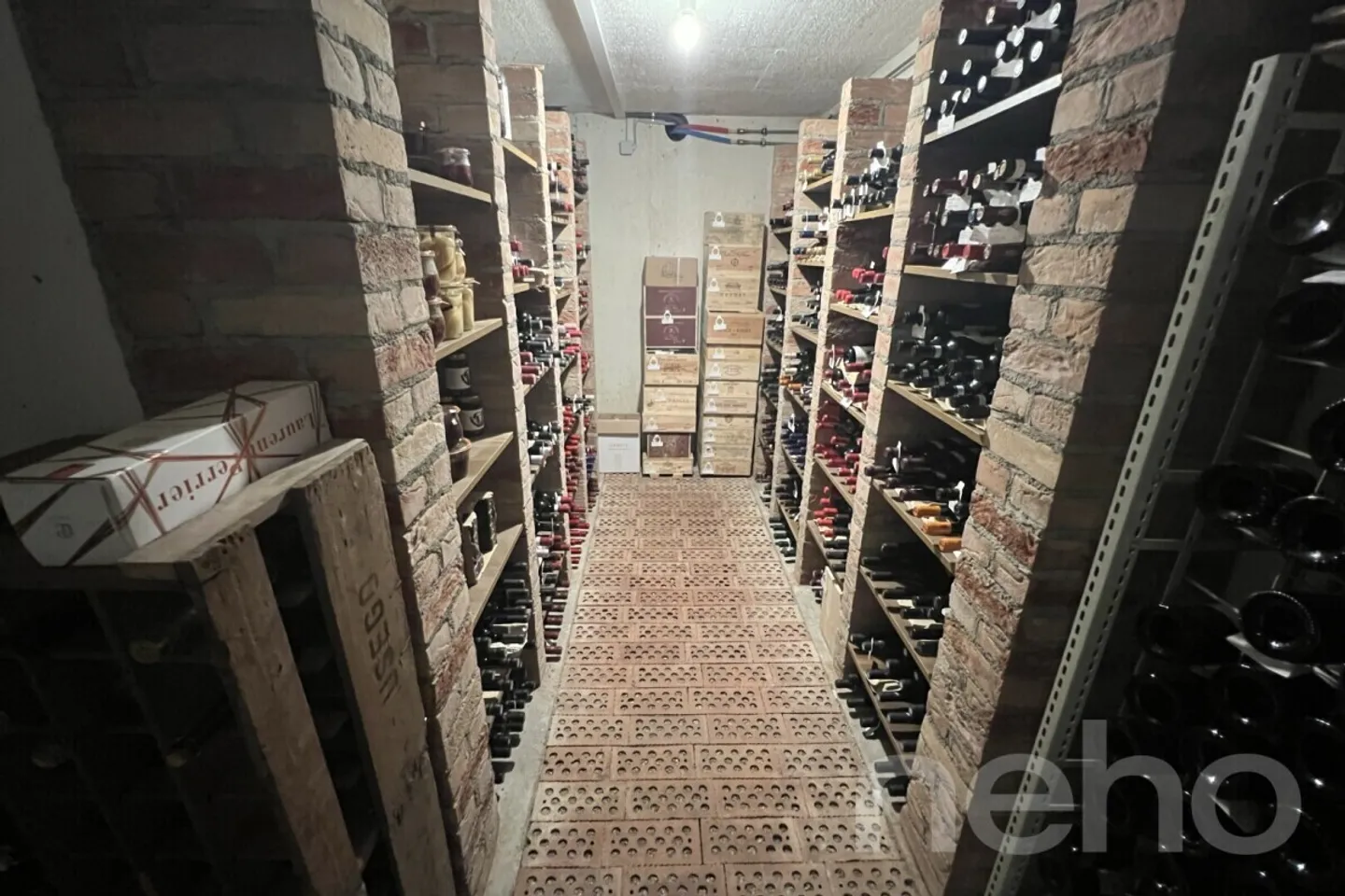 Stylish home with a view, garden idyll, and plenty of light - Photo 9 of 9