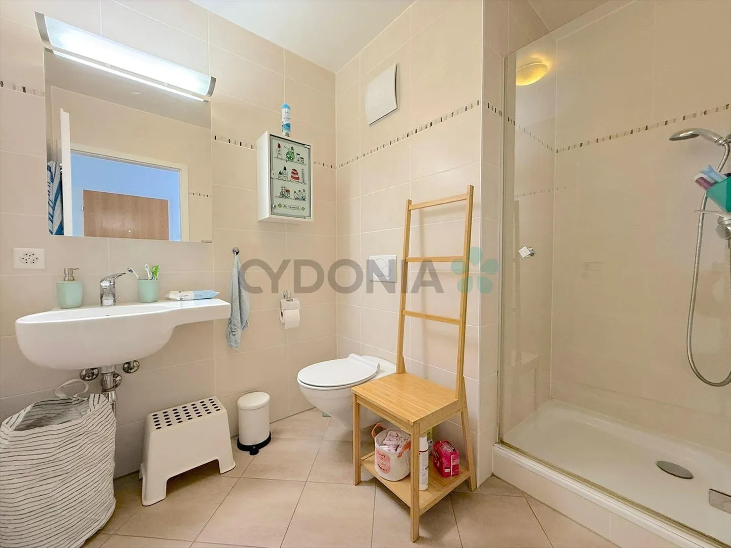 Sublime crossing attic of 5 rooms with terrace - Photo 9 of 9